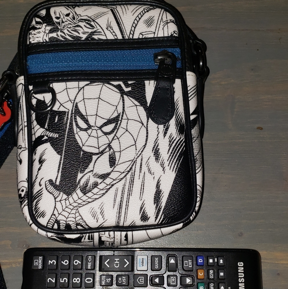 MARVEL COACH CROSSBODY